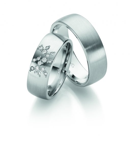 Ringe aus rhodiniertem Weissgold mit sternenhimmelgefassten Brillanten